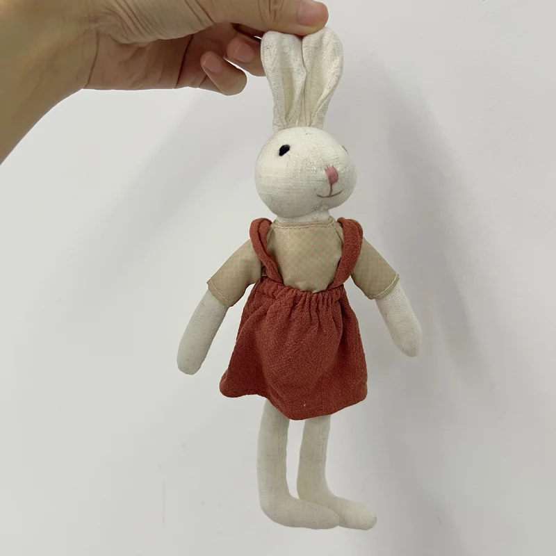 Handgemachte Leinen Langbein Hase Stofftier mit gesticktem Overall