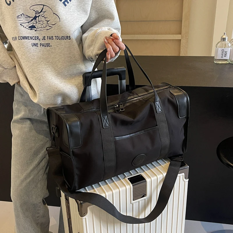 Sportliche Freizeit-Reisetasche aus strapazierfähigem Material mit verstellbarem Schultergurt Skanto