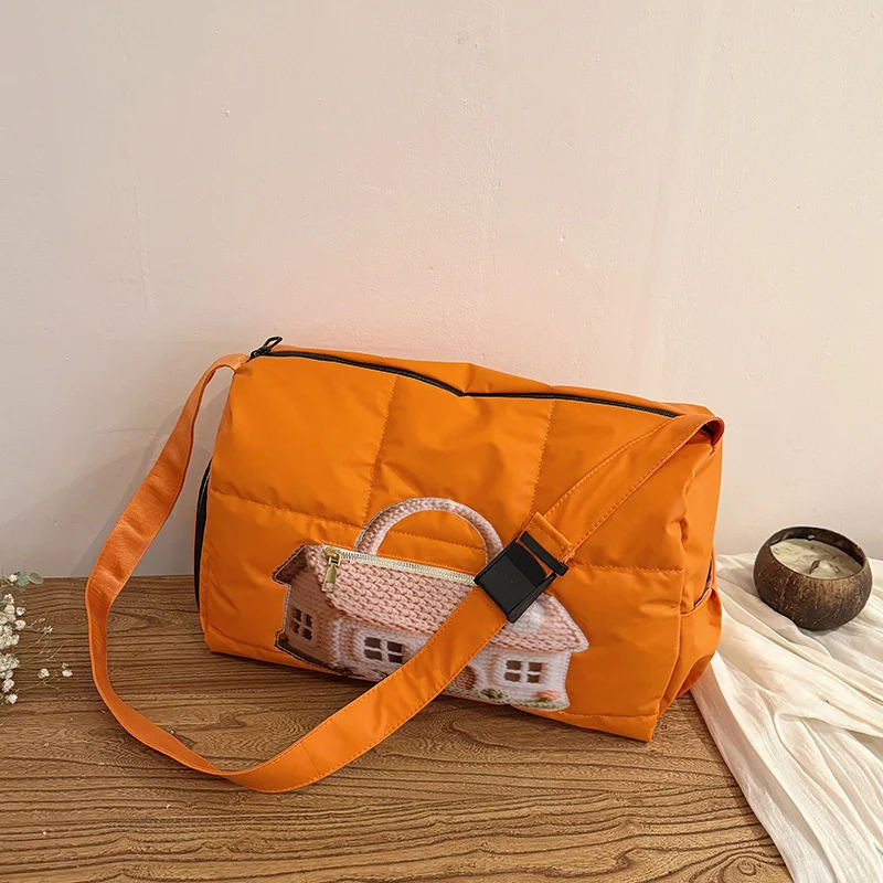 Moderne Umhängetasche mit einzigartigem Design und praktischen Taschen Skanto