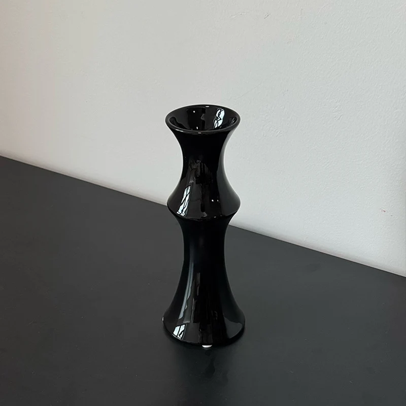 Skulpturaler glänzender Keramikvase