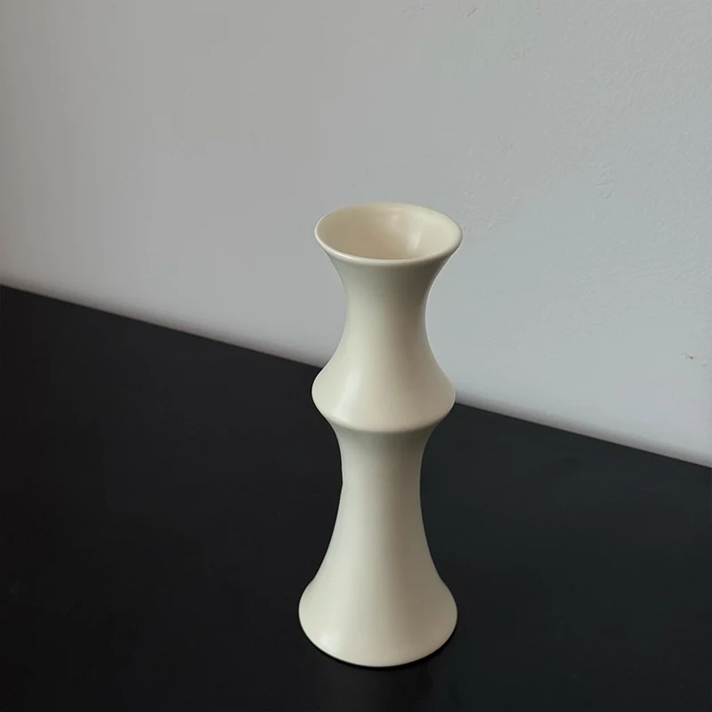 Skulpturaler glänzender Keramikvase