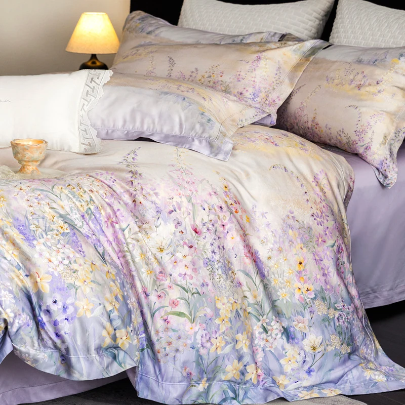Seidenglänzende Satin-Bettwäschegarnitur mit aquarelliertem Wiesenblumen-Print und verdecktem Reißverschluss