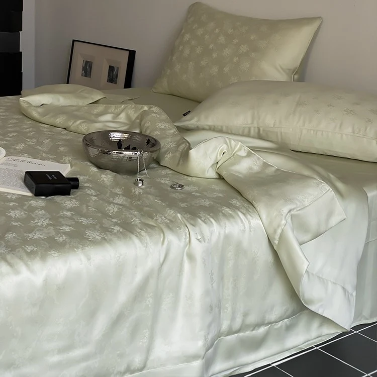 Premium-Satin-Bettwäschegarnitur mit feinem Jacquardrelief und seidig-mattem Finish