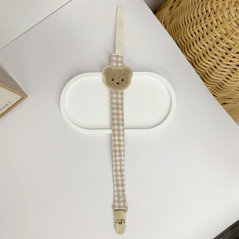 Baumwoll-Gingham-Schnullerclip mit plüschigem Bärenapplikation und Schnellverschluss-Sicherheitsclip