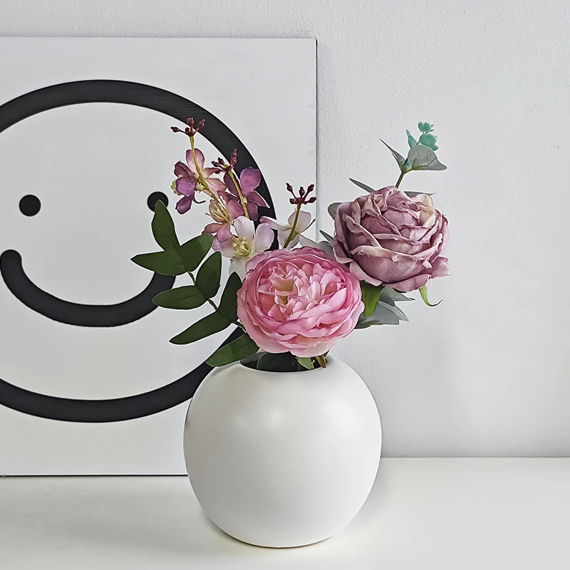 Minimalistische runde Keramik-Pflanzgefäß