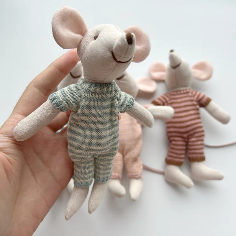 Artisan Leinen Spielmaus Puppe mit Gingham Kleid