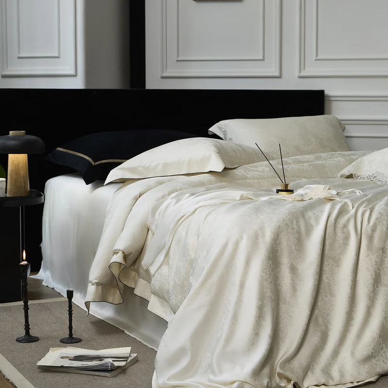 Luxuriöse Satin-Jacquard-Bettwäschegarnitur mit feiner Paspel