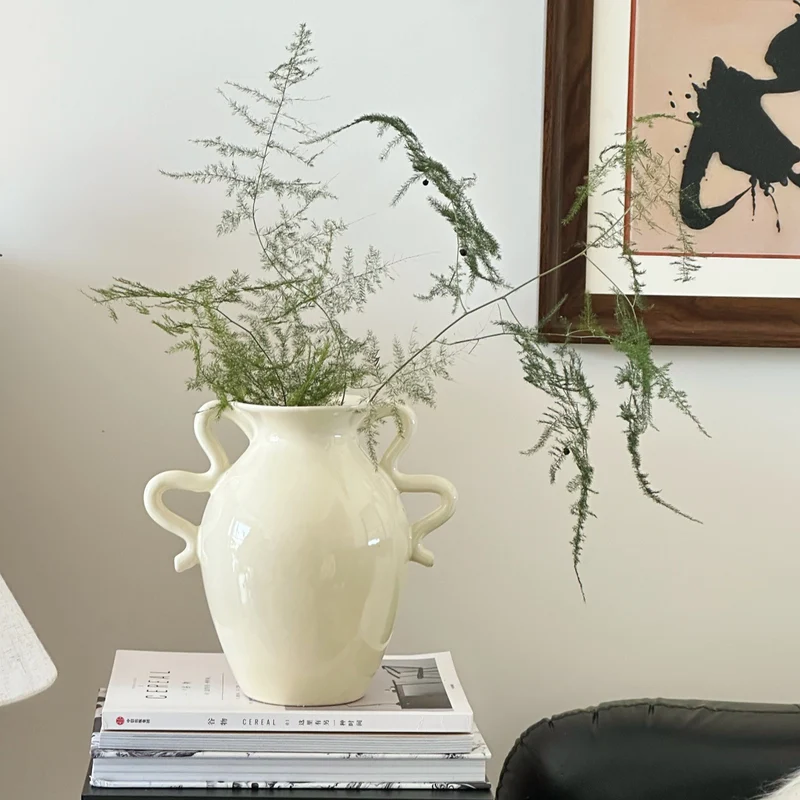 Elegante skulpturale Keramikvase