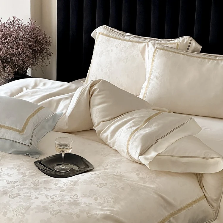 Luxuriöse Baumwollsatin-Bettwäschegarnitur mit Jacquard-Blütenmuster und bestickter Bordüre