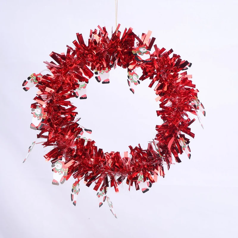 Glänzender Weihnachtskranz mit festlichen Motiven