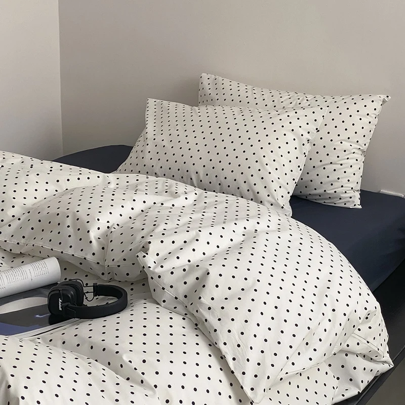 Baumwoll-Perkal-Bettwäschegarnitur mit minimalistischem Punktmuster und Hotelverschluss