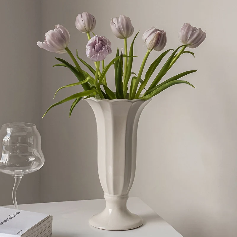 Dekorativer floraler Relief-keramischer Vase für die Wohnkultur