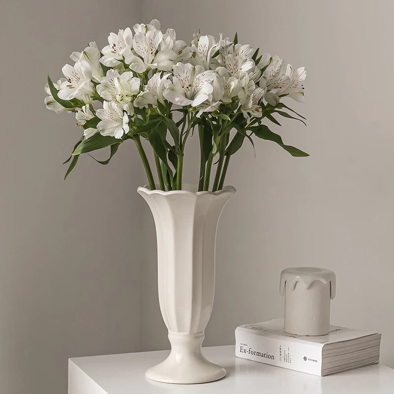Dekorativer floraler Relief-keramischer Vase für die Wohnkultur