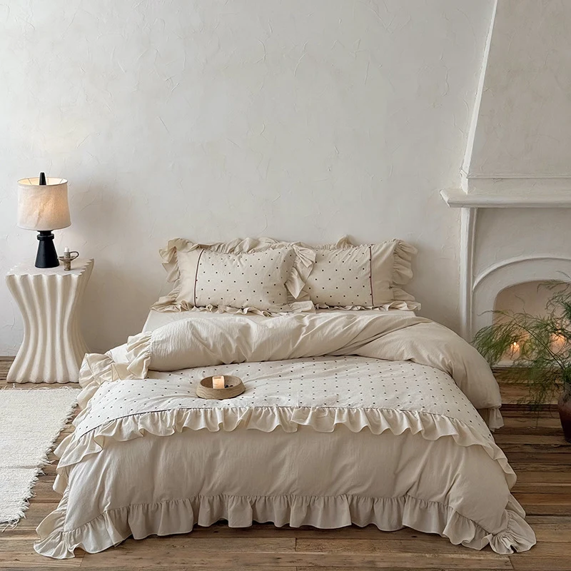 Bettbezug-Set mit Volant, bestickten Punkten und stonewashed Baumwollfinish