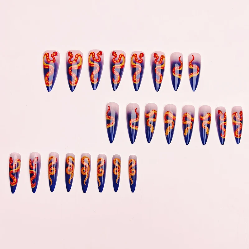 Künstlerisches Schlangen-Nageldesign