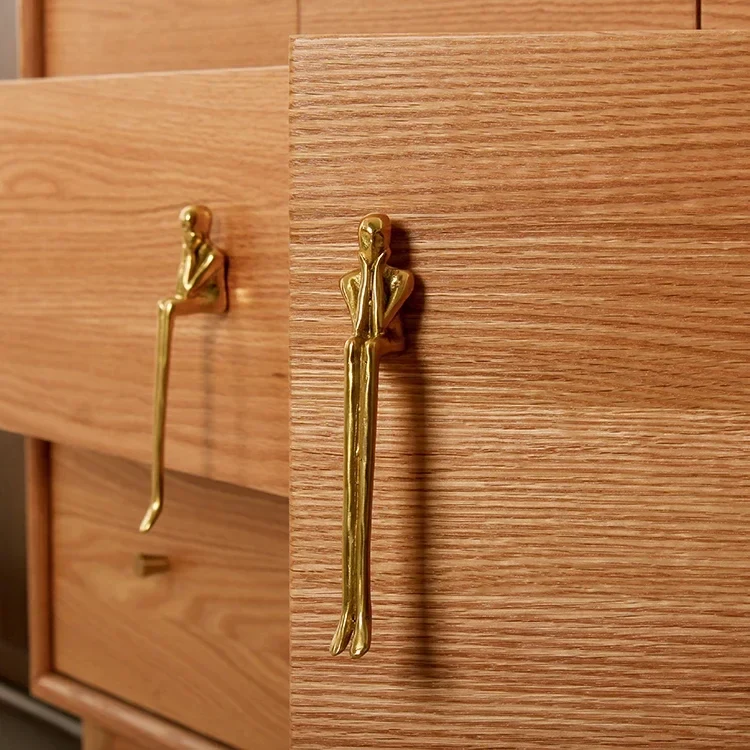 Nordischer Messing-Schrankgriff Luxuriöser moderner Kleiderschrank- und Schubladengriff | Skanto