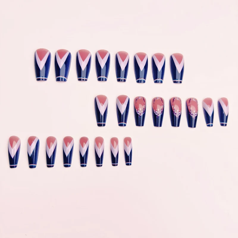Künstlerisches Floral-Nageldesign