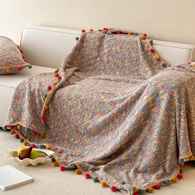 Kuschelige Wohndecke mit Pompon-Besatz und melierter Struktur