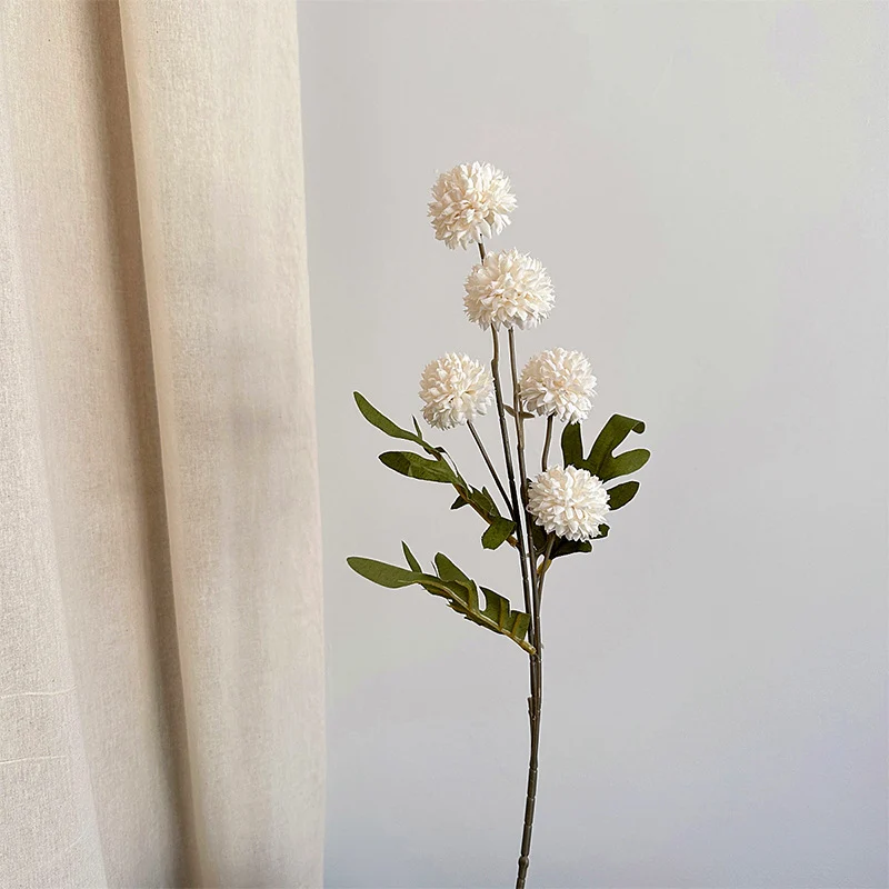 Lebensechter dekorativer Blumenstiel