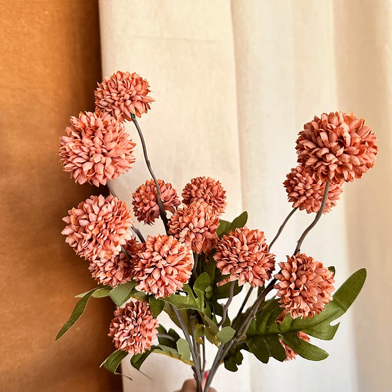 Lebensechter dekorativer Blumenstiel