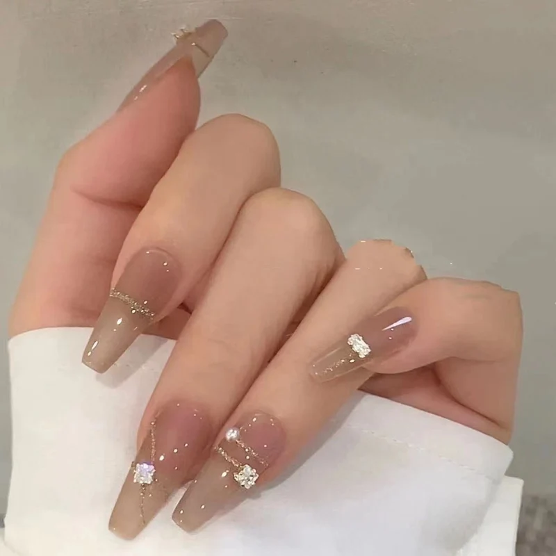 Elegantes Press-On Nagelkunstset mit Kristallverzierungen