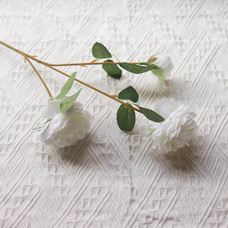 Elegante künstliche Rosenstängel