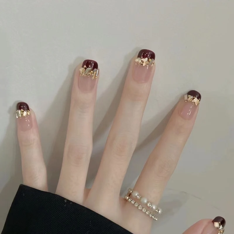 Elegante gold-aczentierte Press-On Nägel