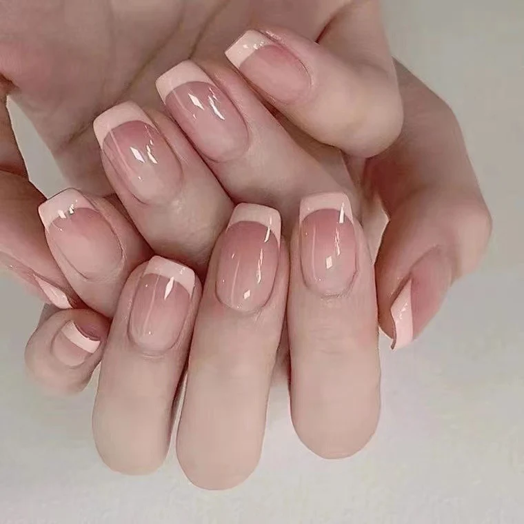 Elegante French Tip Press-On Nail Set
