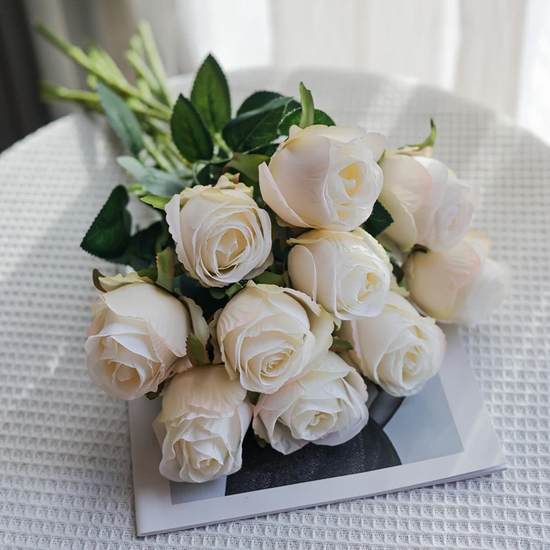 Künstlicher Rosenstrauß