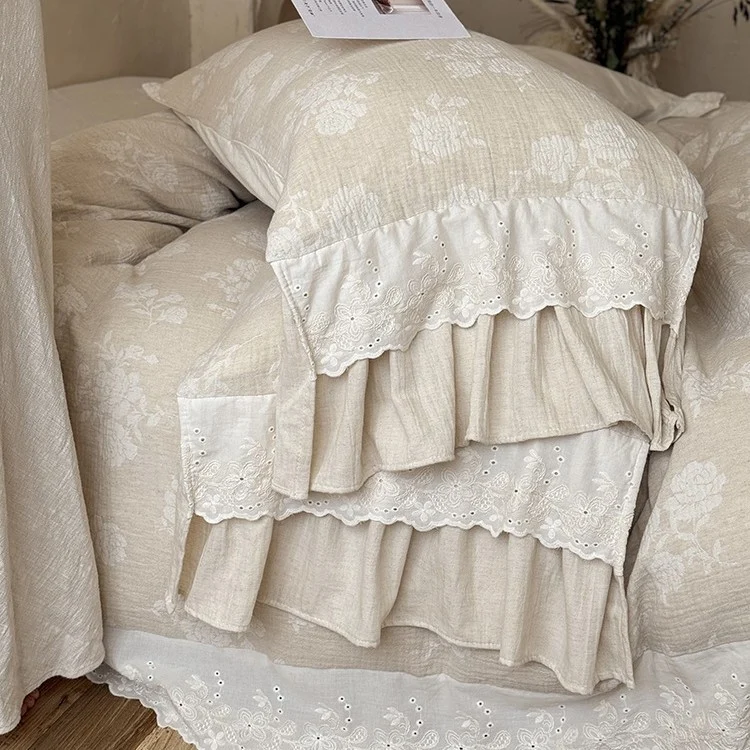 Vintage-inspirierte Baumwoll-Leinen Bettwäschegarnitur mit Rüschen-Volant & Broderie-Anglaise