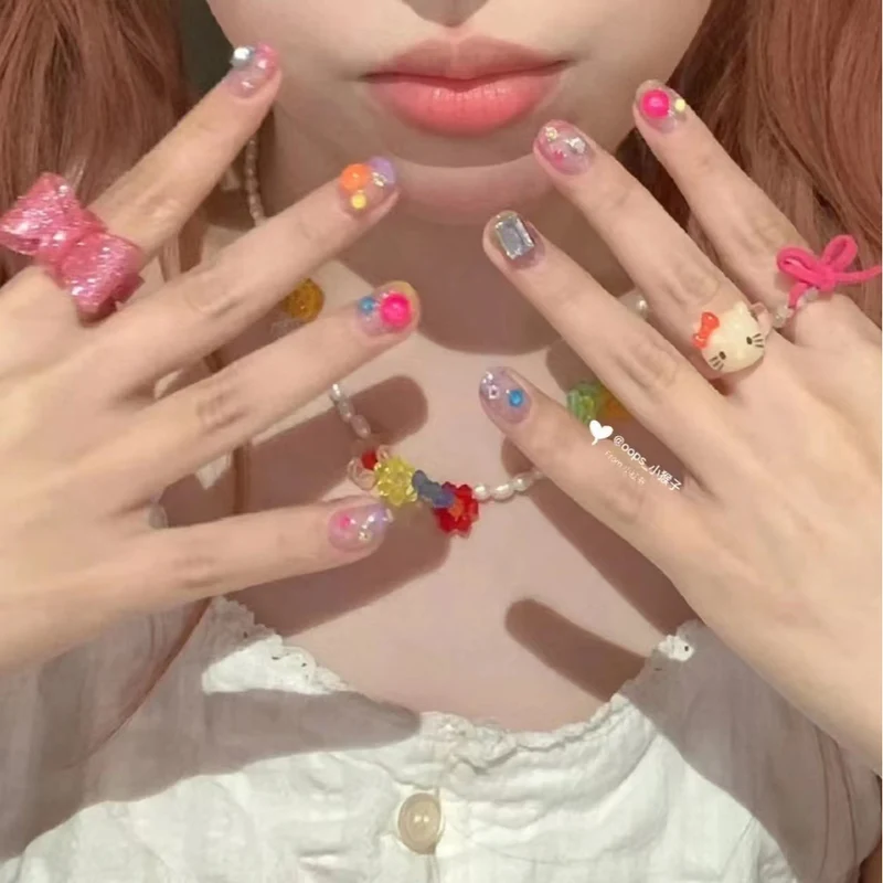 Kreatives 3D Nageldesign