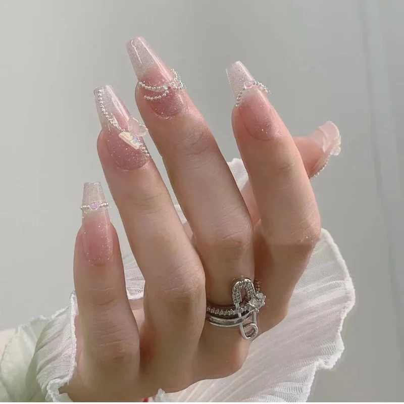 Dekoratives Press-On Nagelset mit Kristallakzenten
