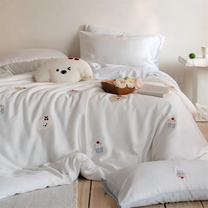 Satin-Bettwäsche-Set mit feinen Ballon- und Tierstickereien