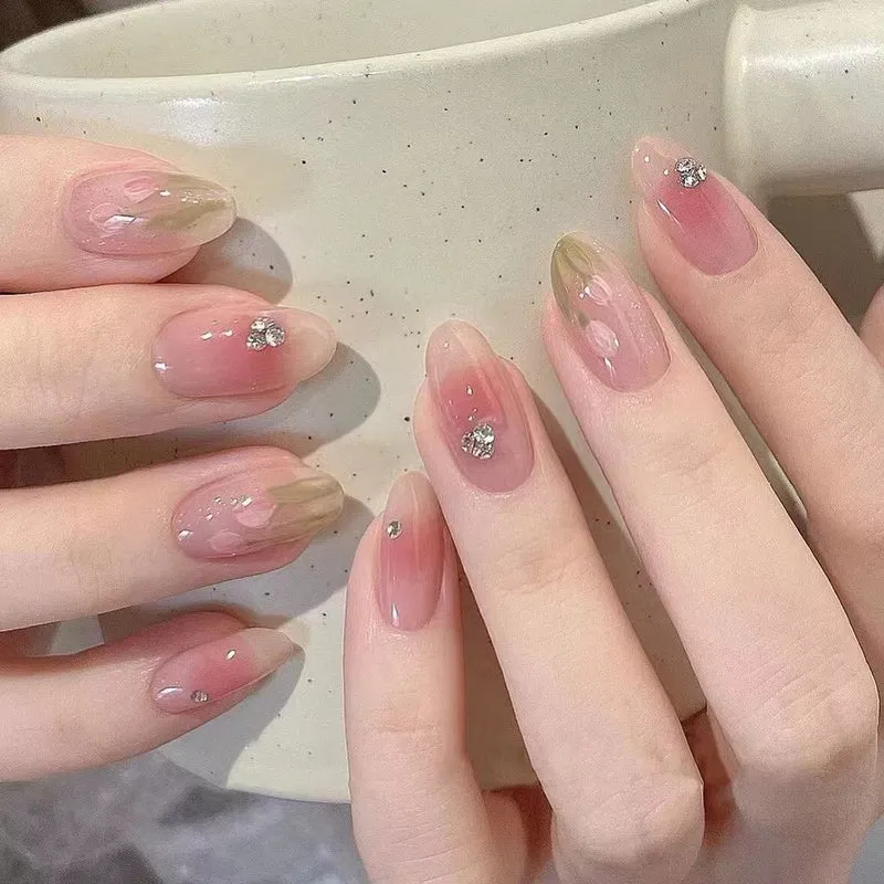 Dekorative Nagelkunst
