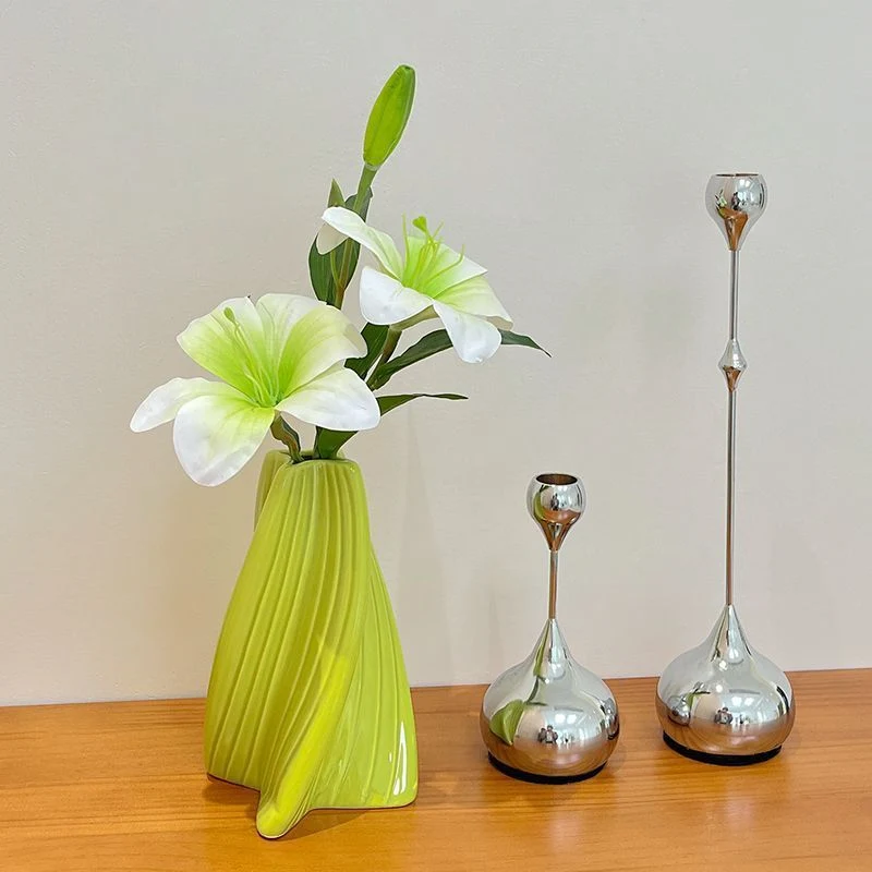 Künstlerische Blumenvase
