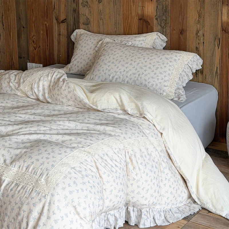 Bettwäsche-Set aus Baumwoll-Leinen mit Rüschensaum und Spitzenverzierung