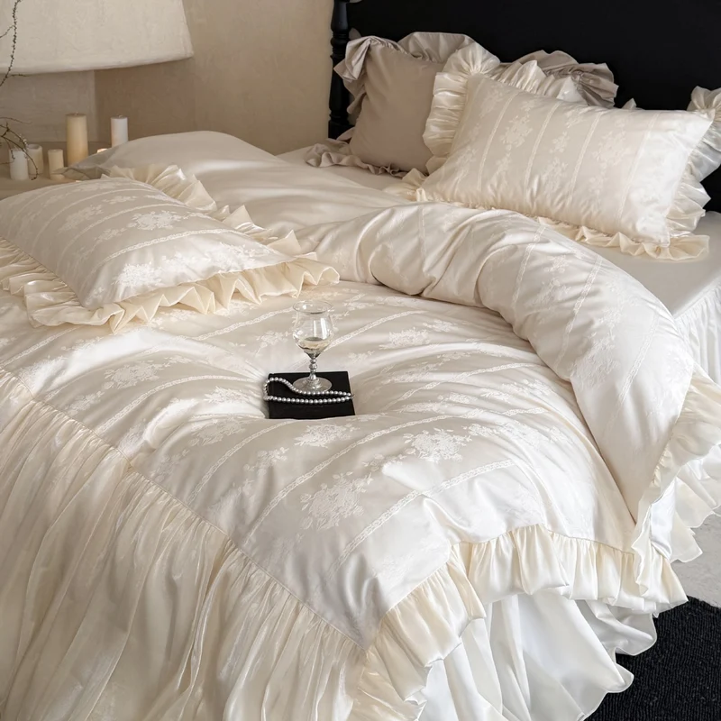 Bettwaren-Set – feiner Satin-Jacquard mit Volant-Bettrock und Rüschenkissen