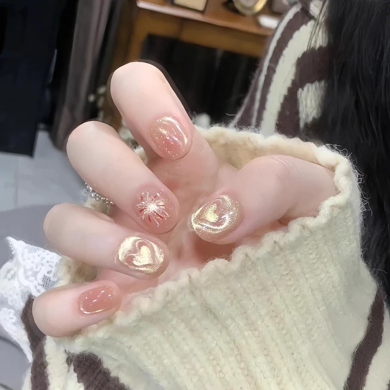Künstlerisches Press-On-Nagelset mit Herz- und Sternmotiven