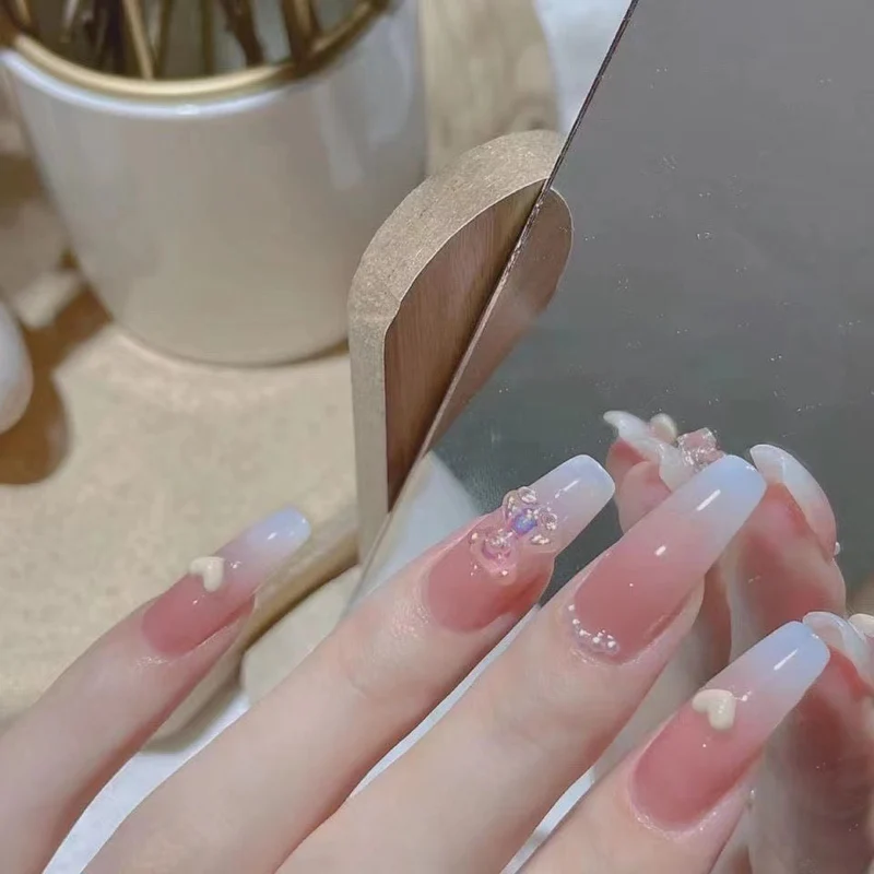 Künstlerisches 3D-Nageldesign