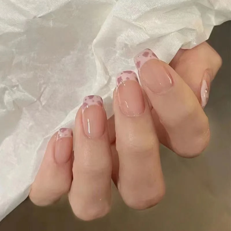 Künstlerische florale French Tip Press-On Nägel