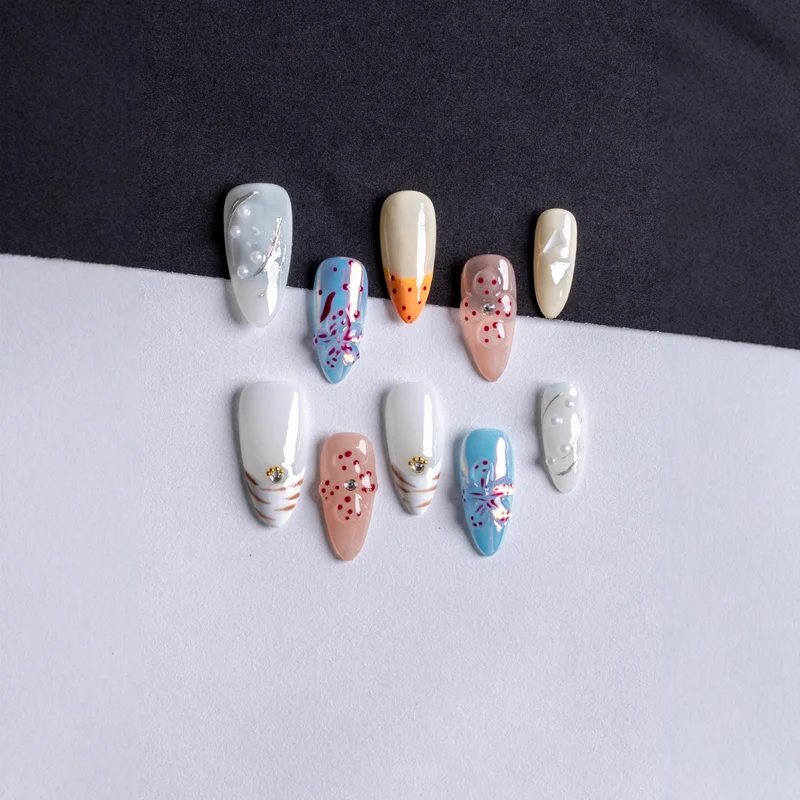 Künstlerisches Florales Design Press-On Nagelset