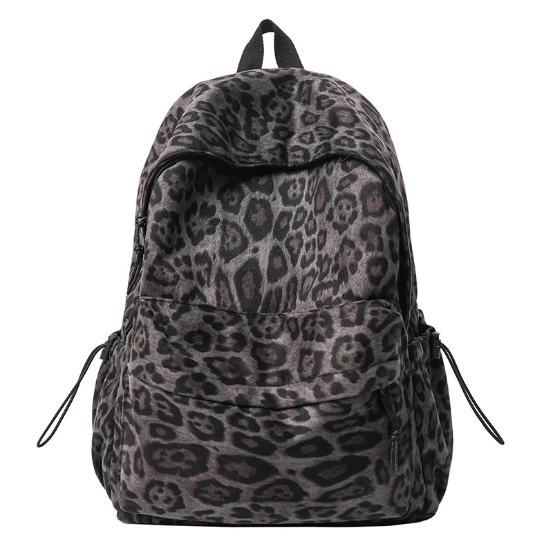 Stylischer Rucksack Skanto mit Tierprint
