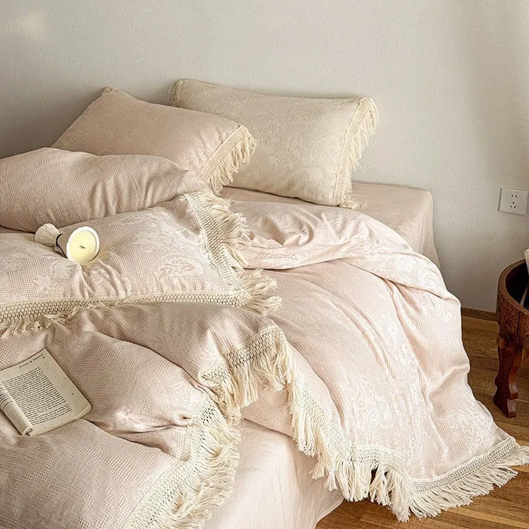 Hochwertige Jacquard-Bettwäschegarnitur mit dekorativem Fransenbesatz aus Baumwollsatin