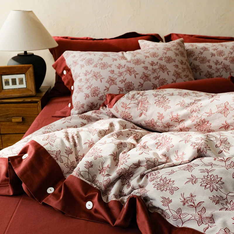 Gewebte Bettwäschegarnitur aus Baumwoll‑Leinen‑Mix mit dekorativem Blumenjacquard und feiner Kissenblende