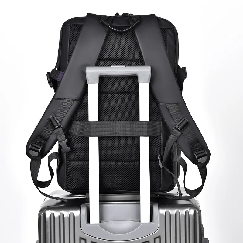 Urbaner Rucksack mit wasserdichtem Material und innovativem Stauraum Skanto