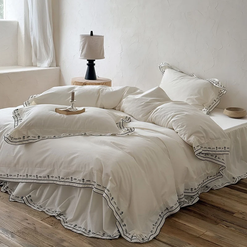 Luxuriöses besticktes Bettwäsche-Set mit Rüschensaum