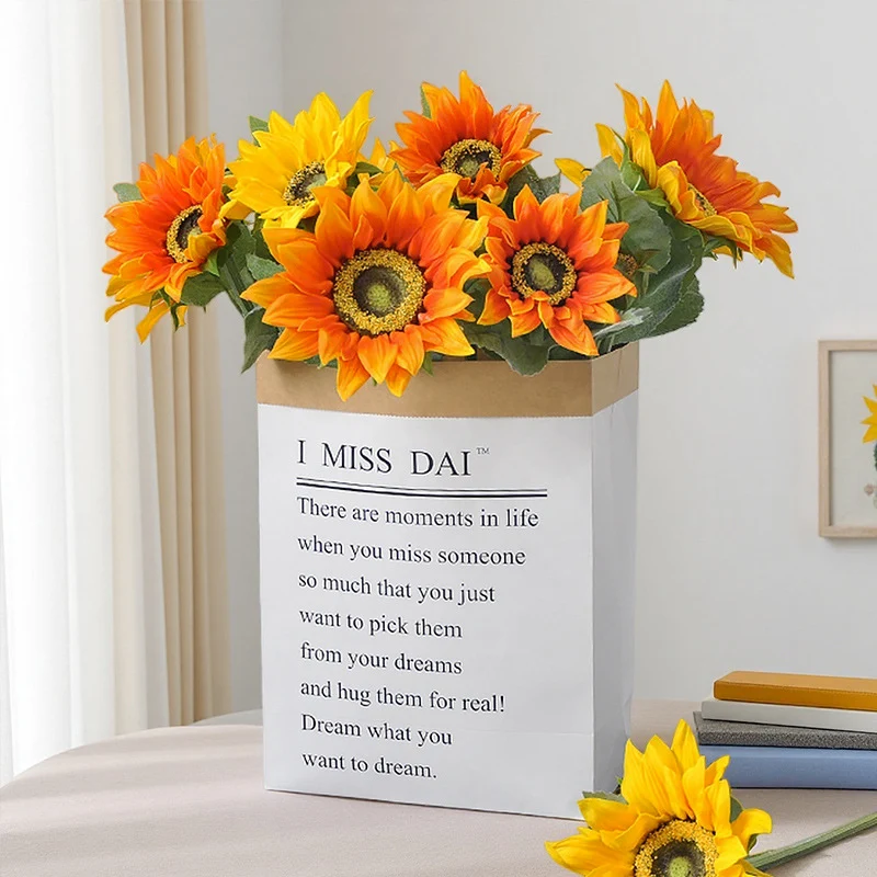 Dekorativer Sonnenblumenstrauß