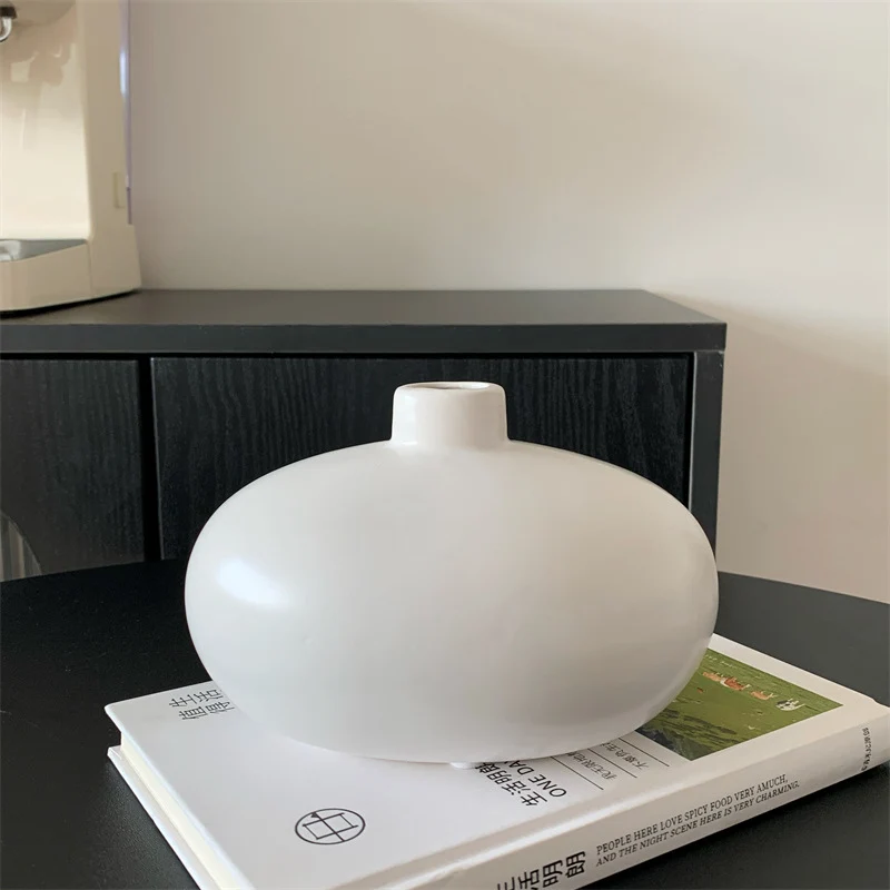 Minimalistische Keramikvase