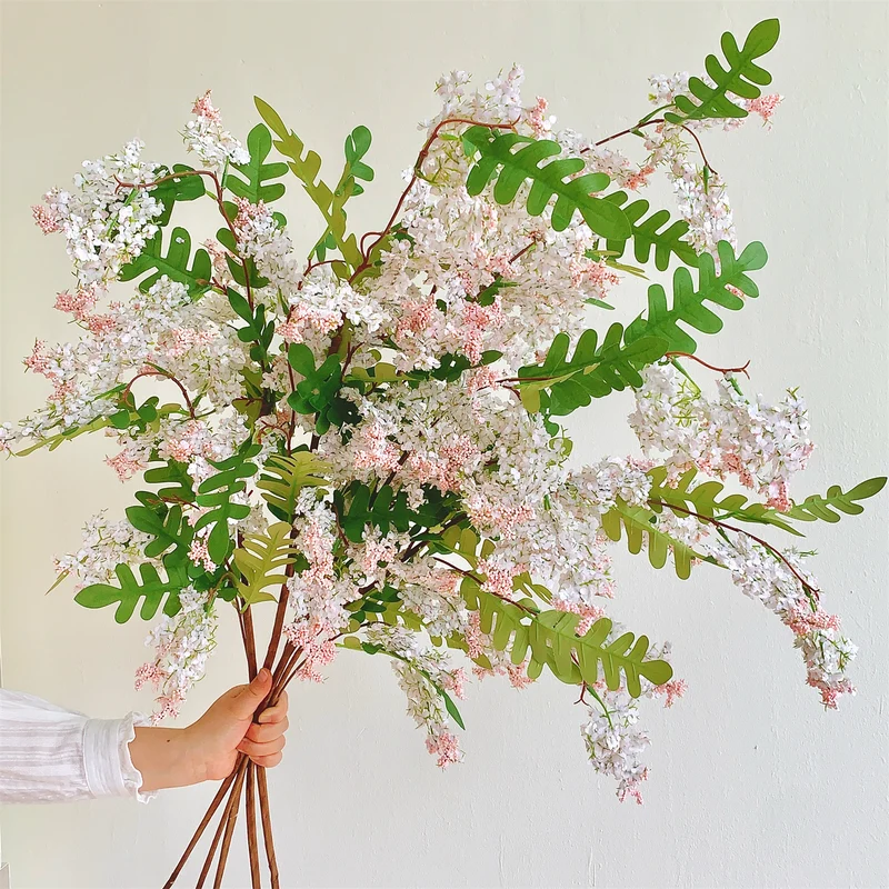 Lifelike Blumenarrangement