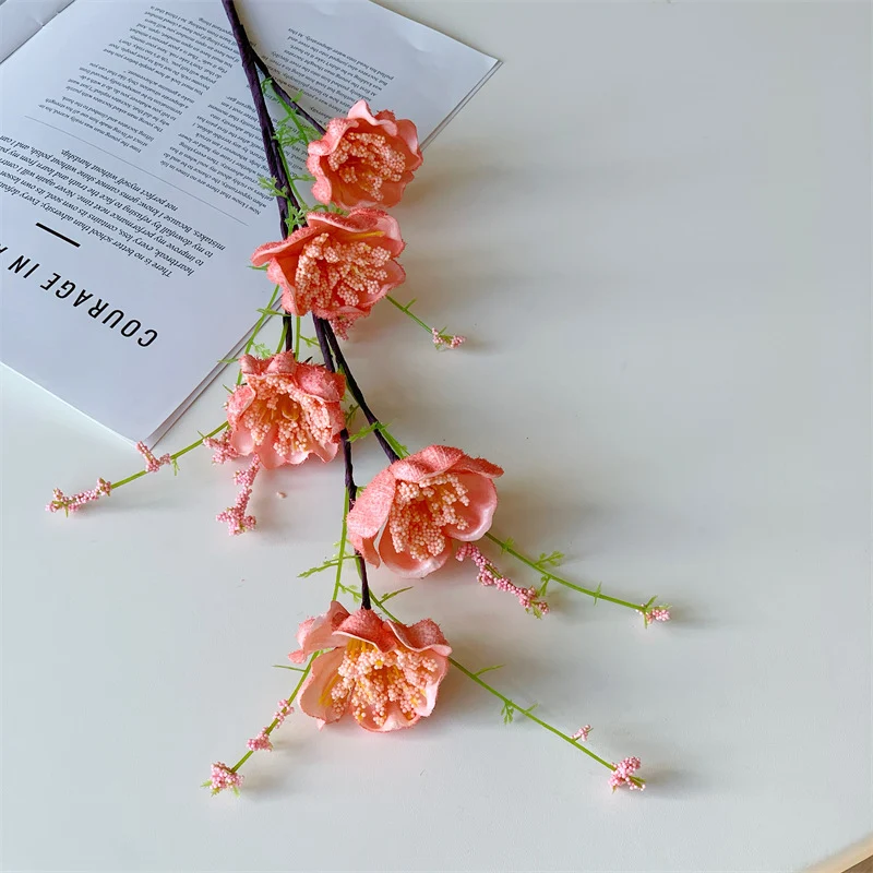 Dekorative Blumenstrauß für die Innenraumdekoration